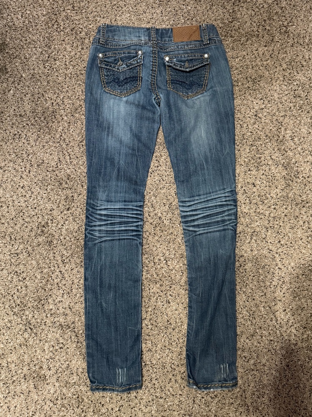 Distressed jeans - Picture 2 of 4